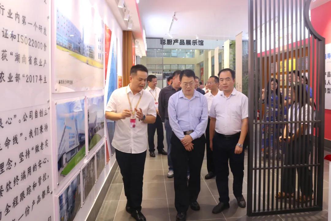 國家發(fā)改委副司長邱天朝蒞臨聰廚調(diào)研指導工作 國家發(fā)改委副司長邱天朝蒞臨聰廚調(diào)研指導工作